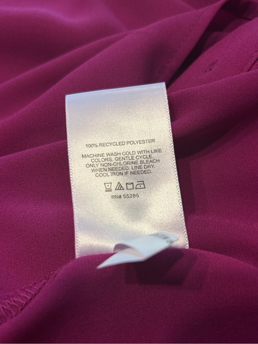 NWT Express Women’s Relaxed Portofino Magenta Button Up Blouse Shirt Size M - Picture 4 of 6